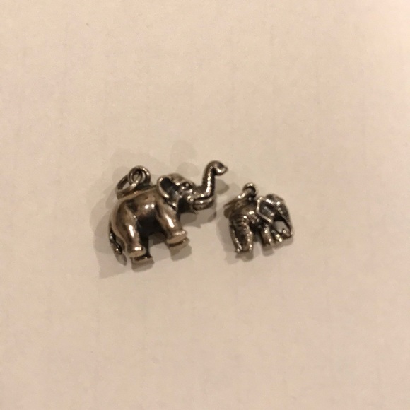 Solid sterling silver elephant pendants 🐘 - Picture 4 of 4